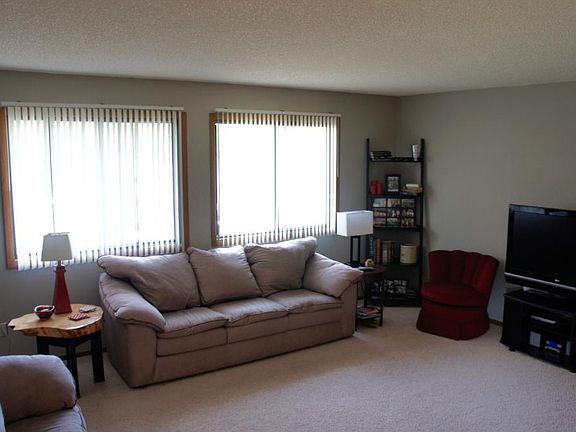 4th image of 2504 Brookdale Ln N