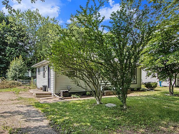 2nd image of 3062 Brookmont Dr