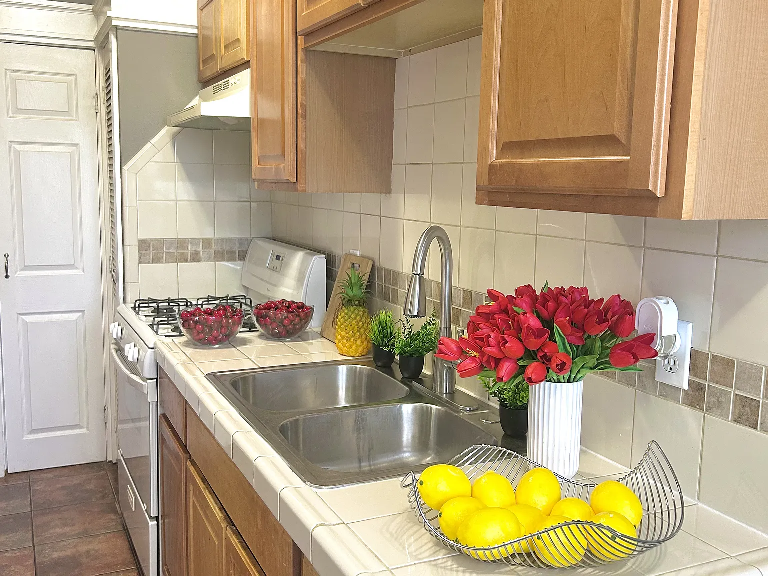 1 bed, 800 sqft, $1,035 — Photo 2