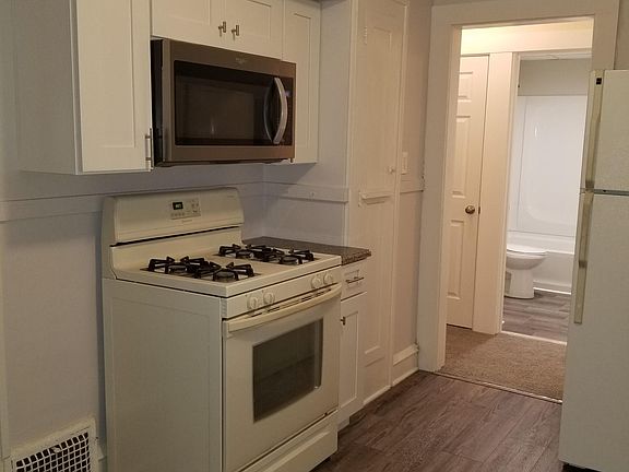 3rd image of 15711 Delaware Ave #2