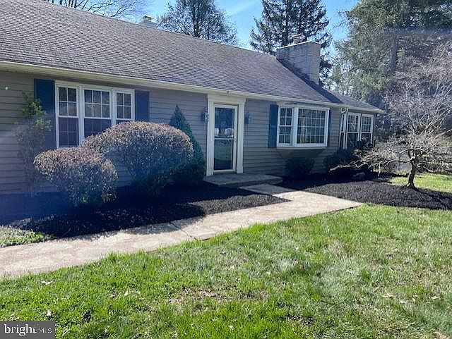 2nd image of 1633 Mountain Rd