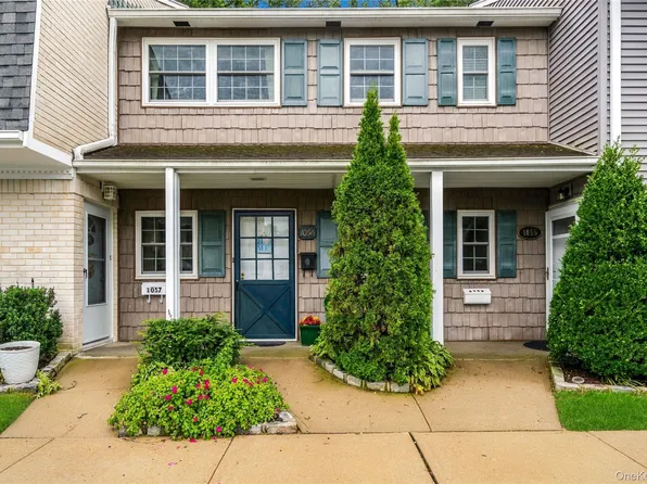 1056 Village Drive #1056, Hauppauge, NY 11788