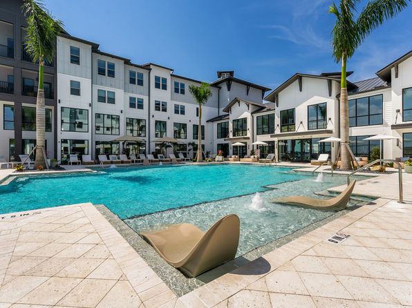 1420 Lakefront Dr #111