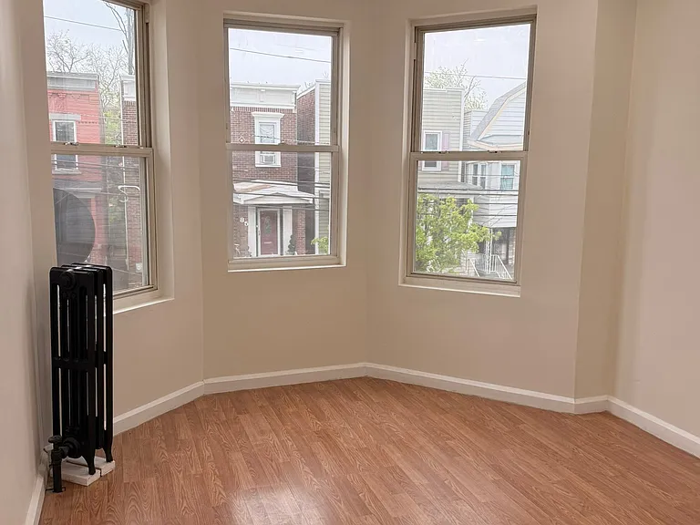 86 Woodlawn Ave #2 — Photo 1