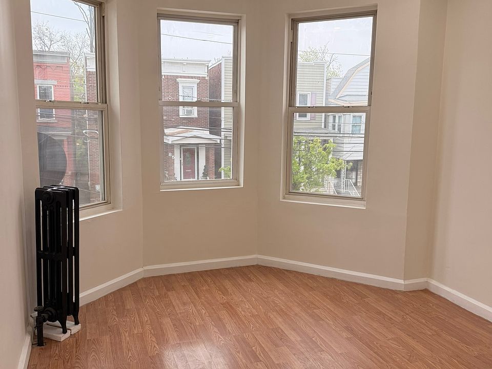 1st image of 86 Woodlawn Ave Floor 2
