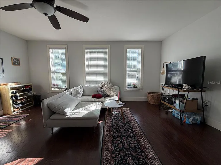 721 NW 10th St #10 — Photo 3