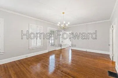 3 bed, 1.0 bath, 1550 sqft, $2,300 — Photo 3