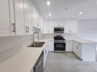13409 Victory Blvd #8, Van Nuys, CA 91401