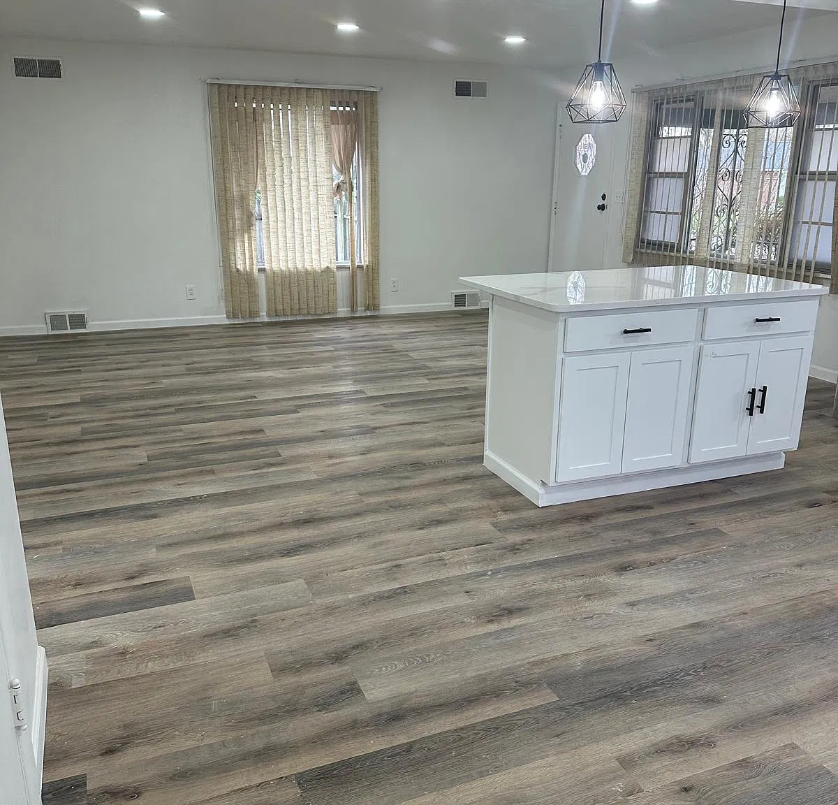 4 bed, 2057 sqft, $2,500 — Photo 3