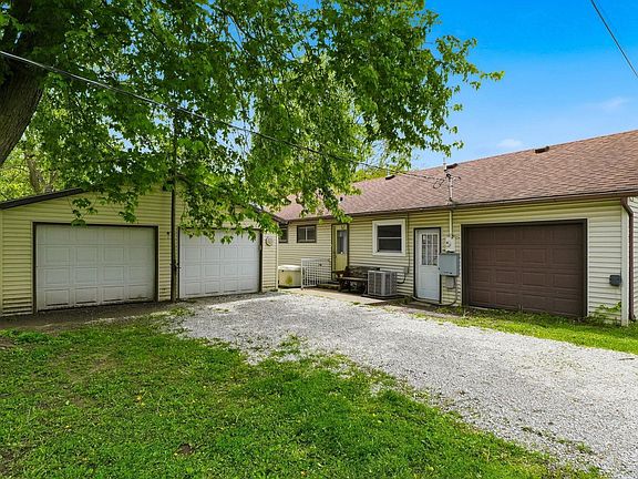 3rd image of 1524 Urban Ave
