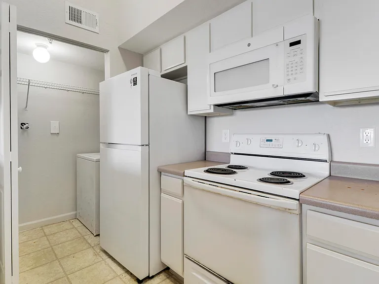 141 SW Palm Dr #306 — Photo 21