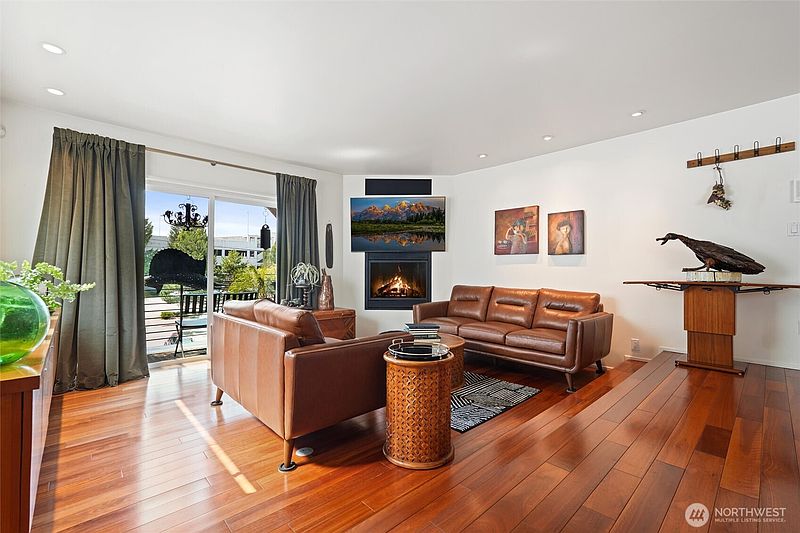4th image of 3211 Nassau Street #2