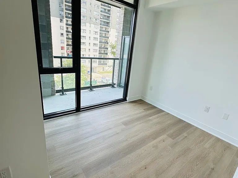 86 Dundas St E #409 — Photo 6