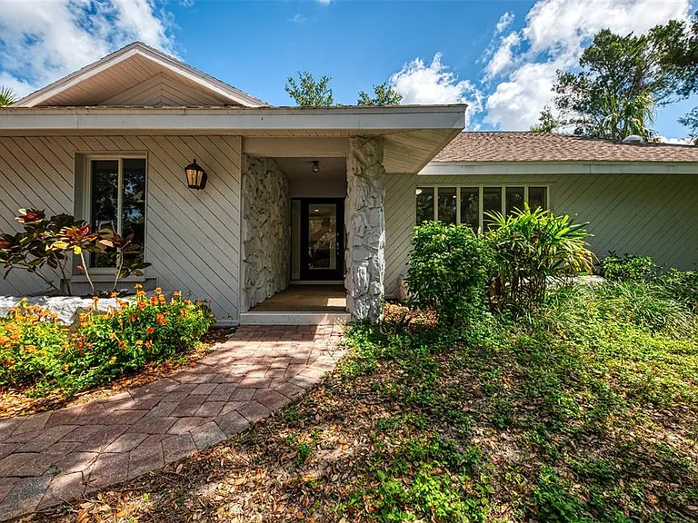 1224 S View Dr — Photo 1