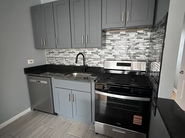 5670 N Ridge Ave, Chicago, IL