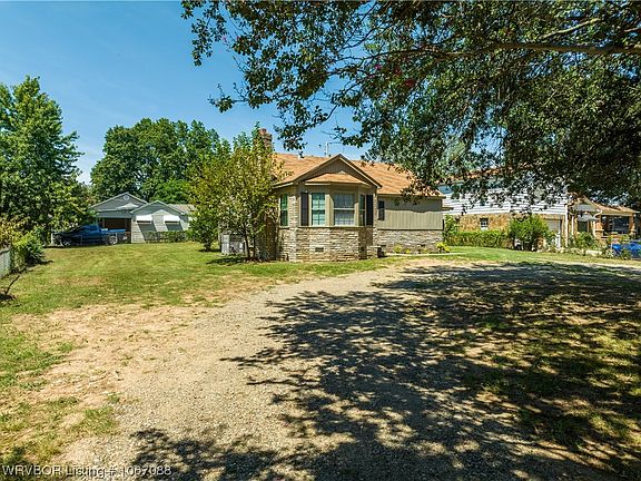 2nd image of 3105 Oak Ln