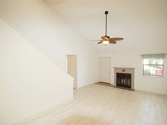 4th image of 3636 Greenacres Blvd #101