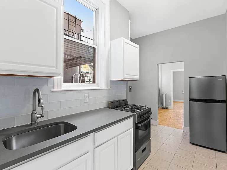 719 5th Ave #1F — Photo 1