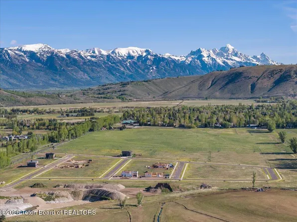 7 Log Cabin Club Rd, Jackson, WY 83001