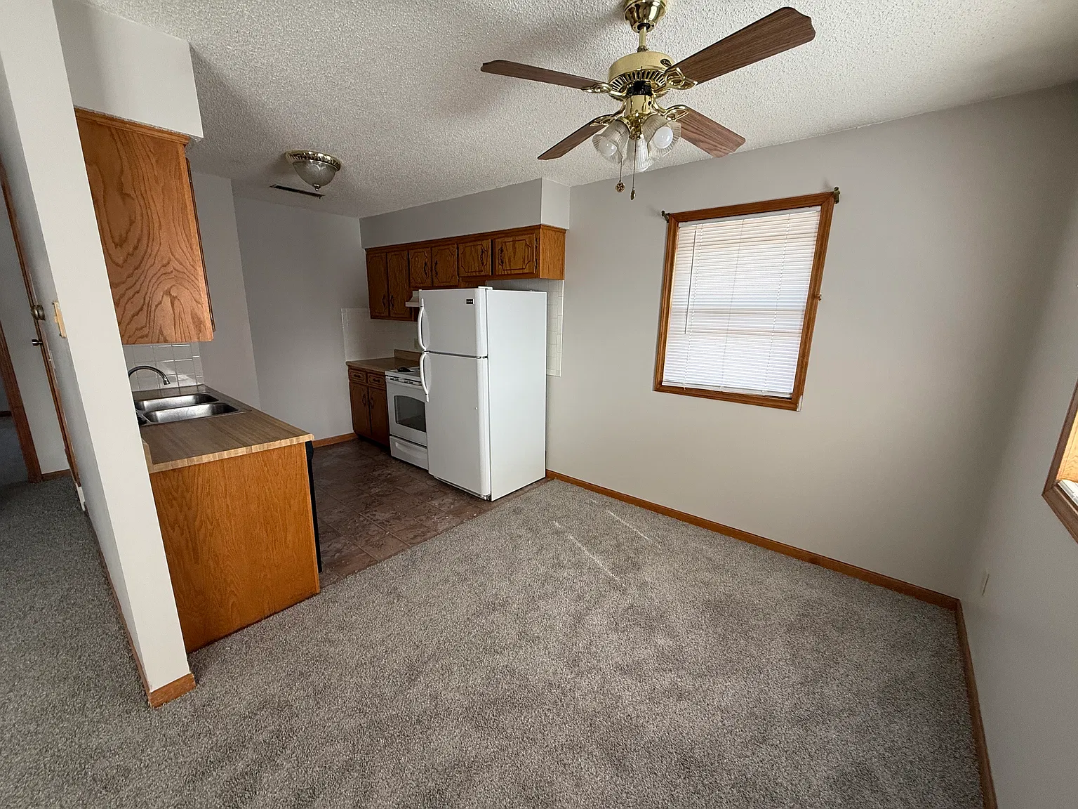 2 bed, 1.0 bath, $750 — Photo 4