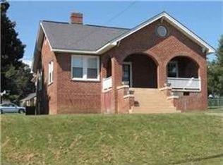132 S Cambridge St, Ninety Six, SC 29666