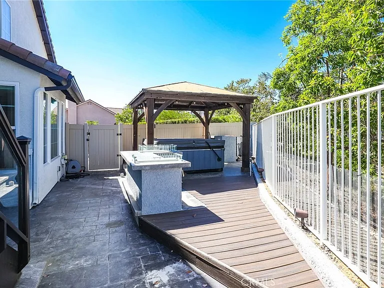 52 Touraine Pl — Photo 42