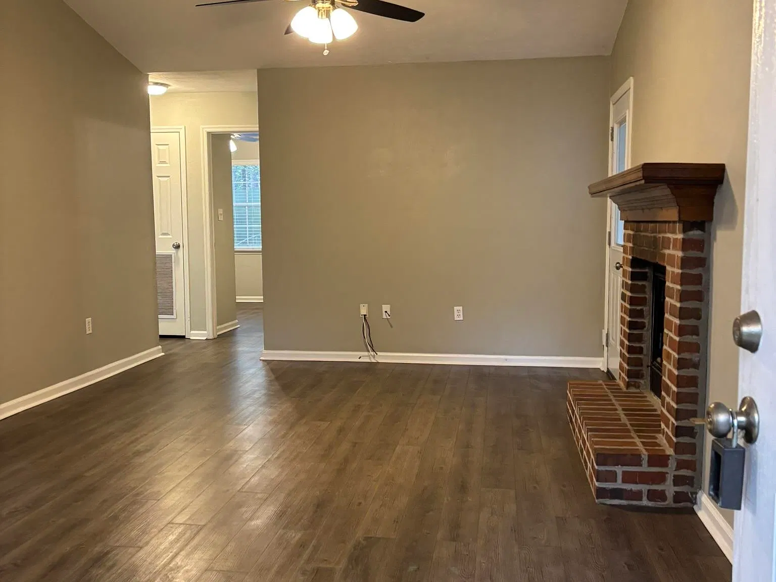 3 bed, 1225 sqft, $2,195 — Photo 2