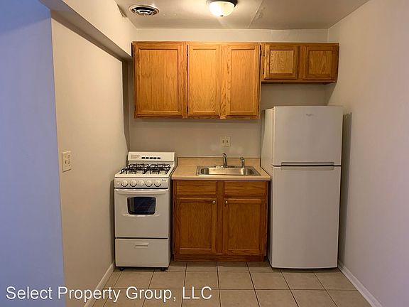 4th image of 1456 N Farwell Ave #5
