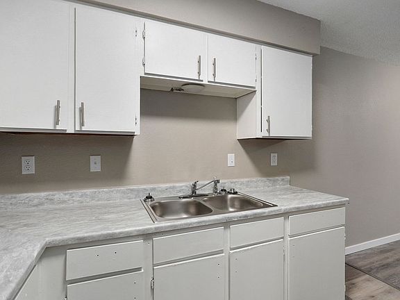 4th image of 932 New Buffalo Rd #21