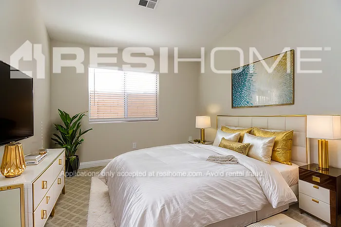 2162 W Osage Ave — Photo 9