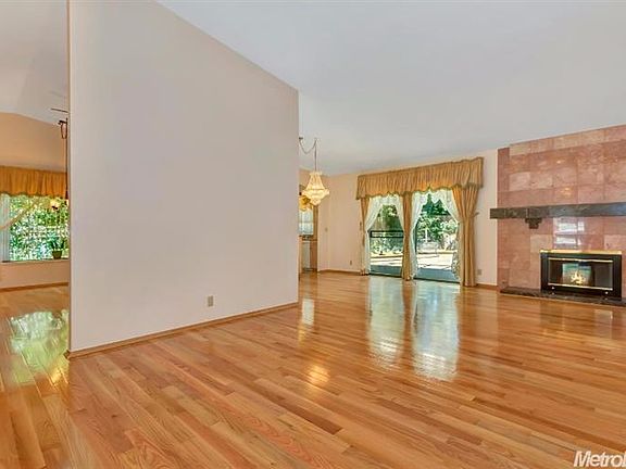 5th image of 658 Portsmouth Ave
