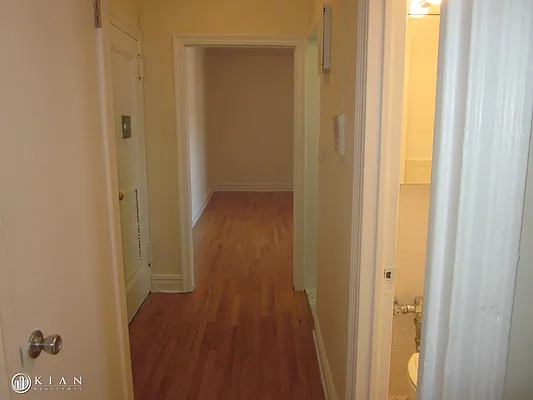 Rented by Kian Realty | media 27