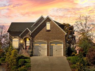 62 Divot Ct, Hickory, NC 28601