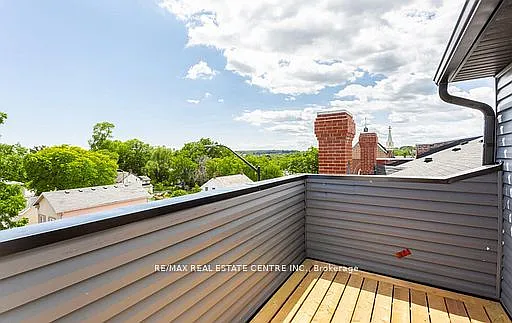 271 Queen St S #204 — Photo 18