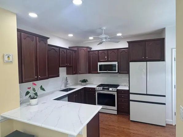 7055 Heritage Hunt Dr APT 111, Gainesville, VA 20155
