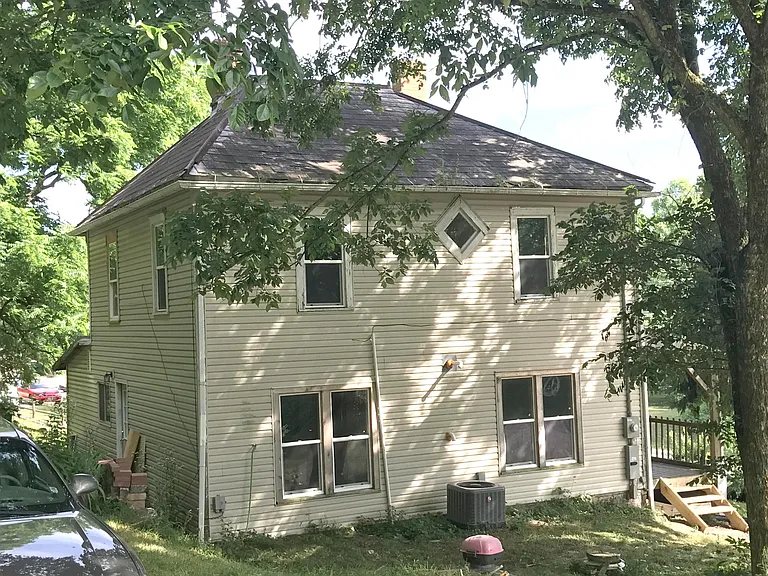 1374 E Canal St — Photo 39