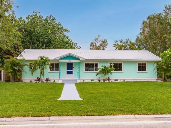 704 59th St NW, Bradenton, FL 34209