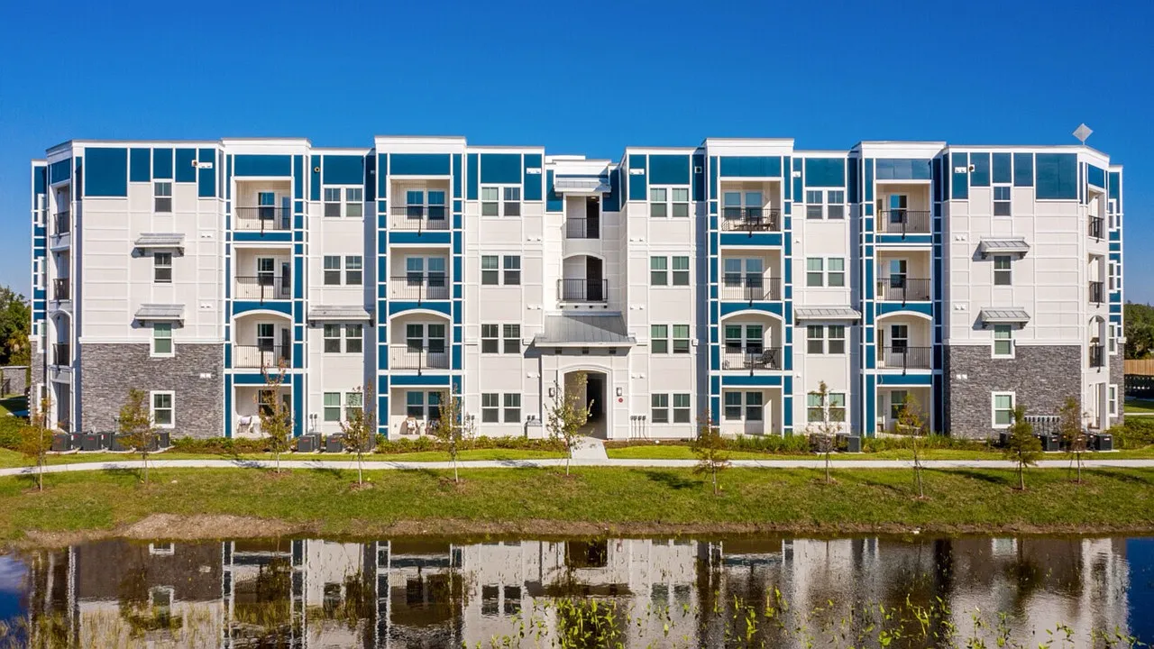 Venice Isles Luxury Apartments — Photo 1