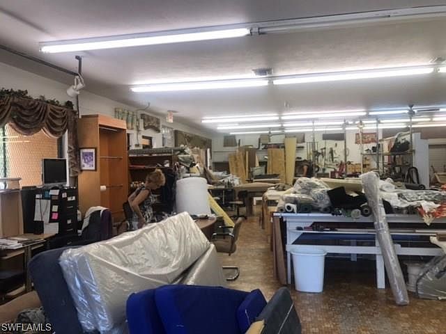 2nd image of 1261 Lamar Rd