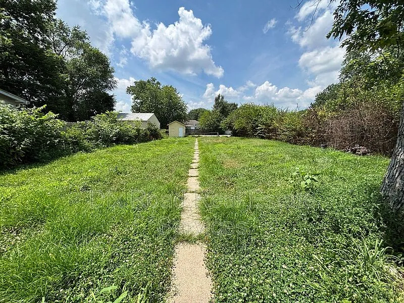 3 bed, 1.0 bath, 1214 sqft, $1,695 — Photo 4