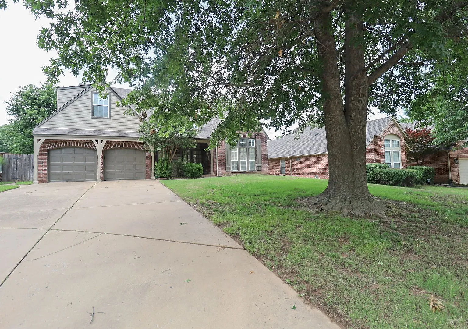 Huge, Gorgeous South Tulsa home ready for move in 05/15/2025 — Photo 2