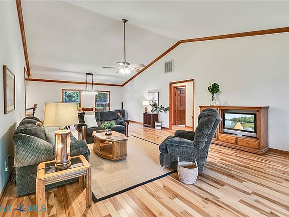 3rd image of 1060 Ocran Rd