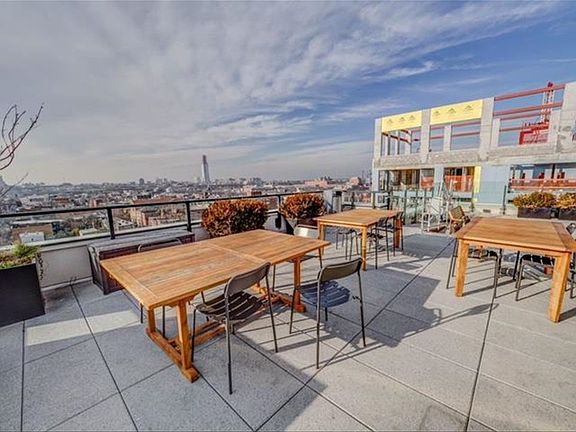 4th image of 160 1st St #515