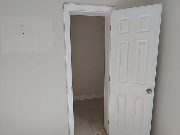 5th image of 790 NE 128th St APT 302