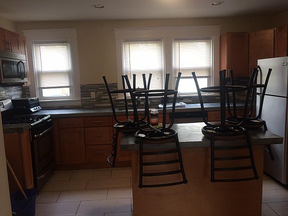 3rd image of 8 Glenwood St #2