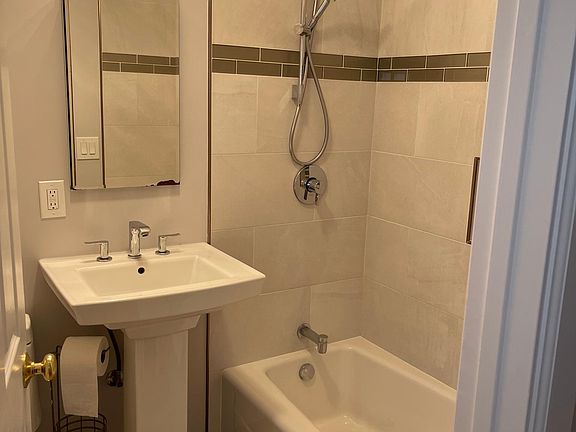 4th image of 1328 Carlton Ave