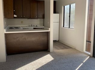 820 Woodside Ln E UNIT 4, Sacramento, CA