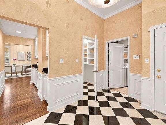 5th image of 1016 W Madison St APT 4S
