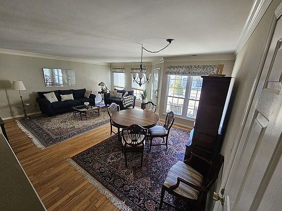 Living/Dining Area