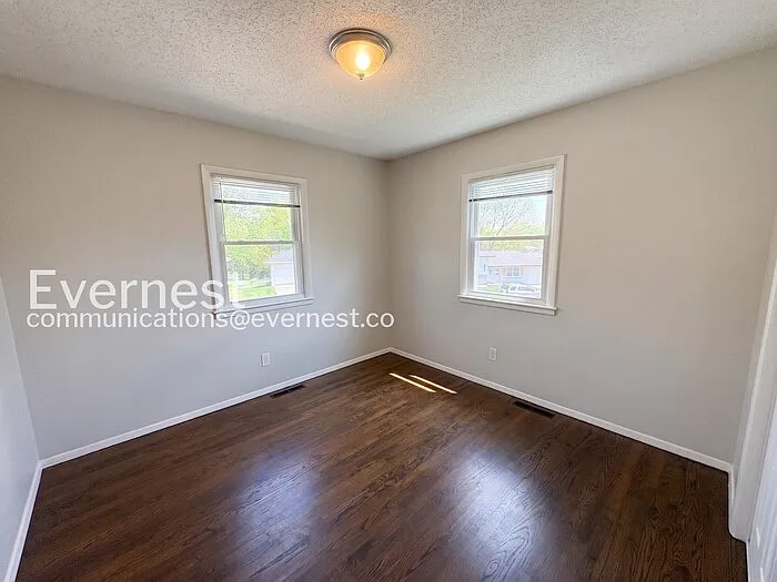 11912 Beacon Ave — Photo 14